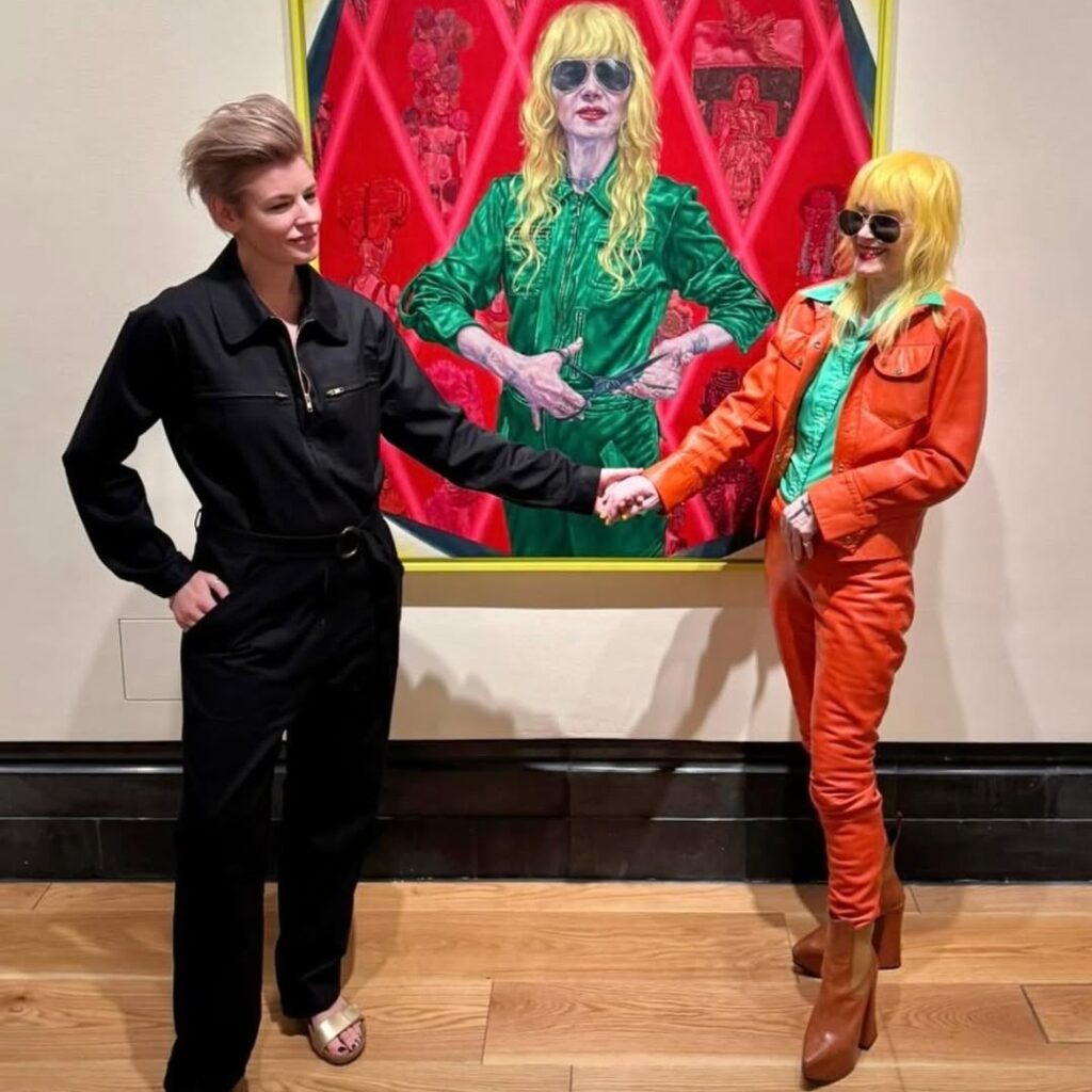 Pam Hogg: Έφυγε από τη ζωή η εμβληματική σχεδιάστρια που δεν σταμάτησε ποτέ να αγαπά τα party