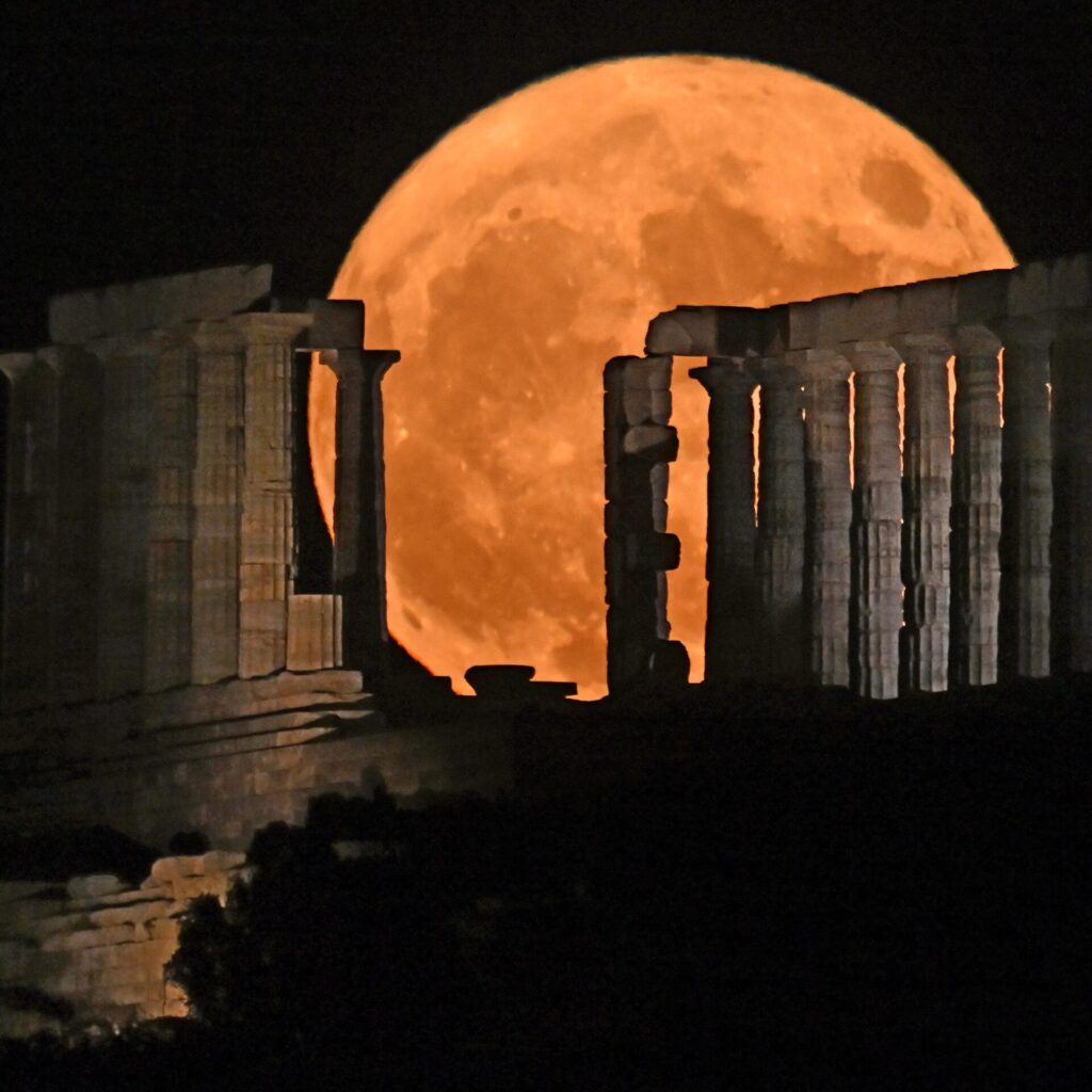 Η πανσέληνος του κάστορα: Από πού φαίνεται καλύτερα;
