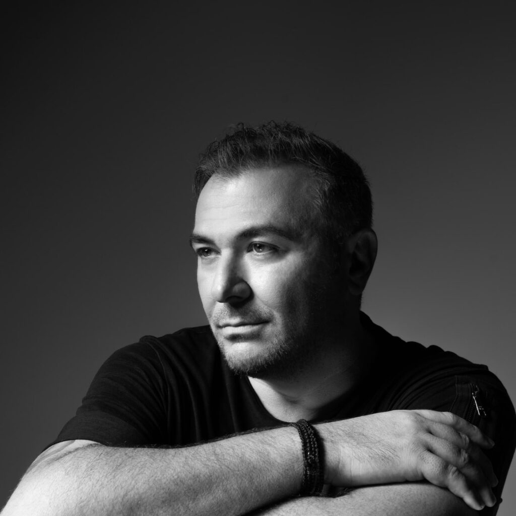 Η Θεσσαλονίκη φωτίζεται: Χριστουγεννιάτικη μαγεία με τον Αντώνη Ρέμο