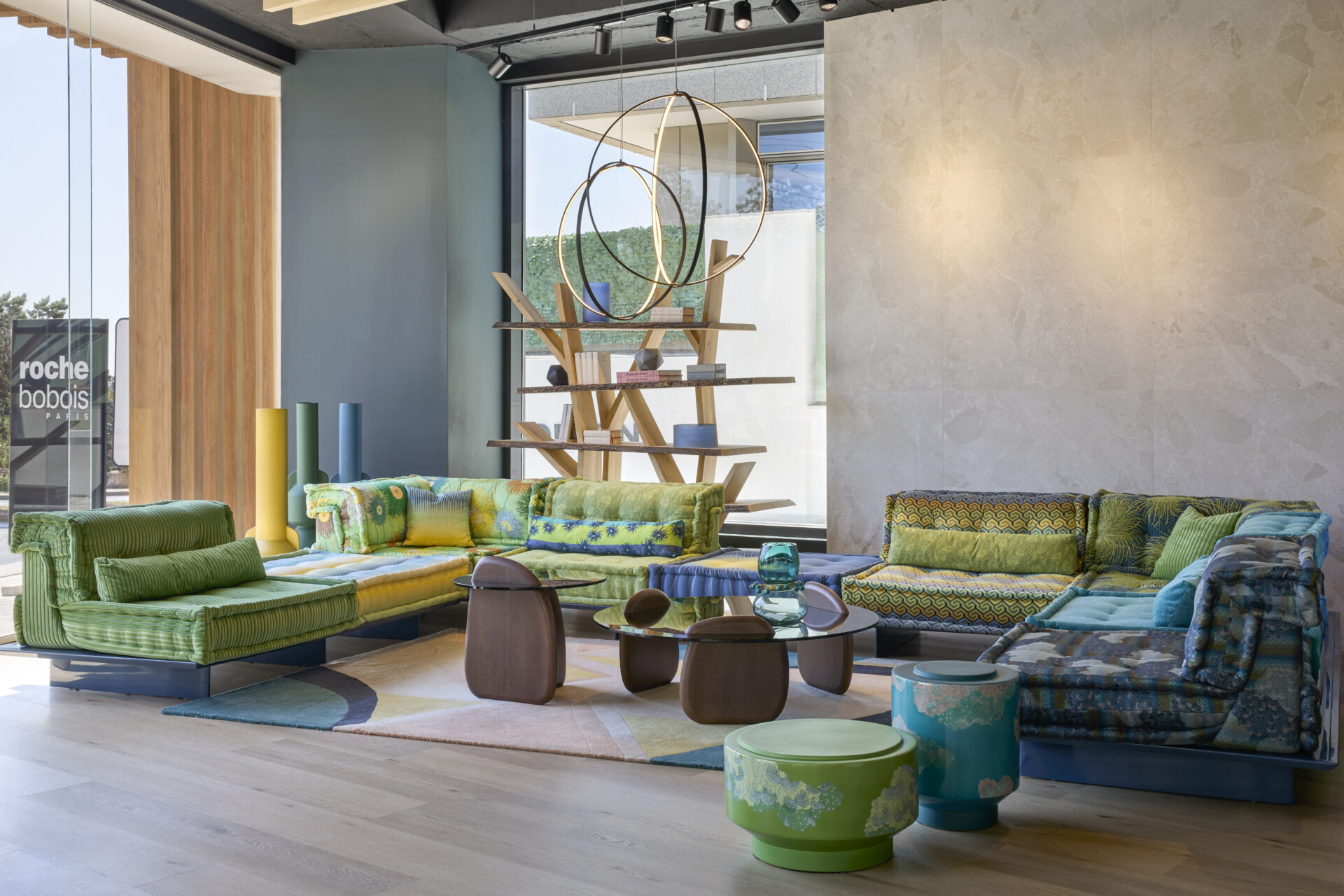 TO NEO KΑΤΑΣΤΗΜΑ ROCHE BOBOIS