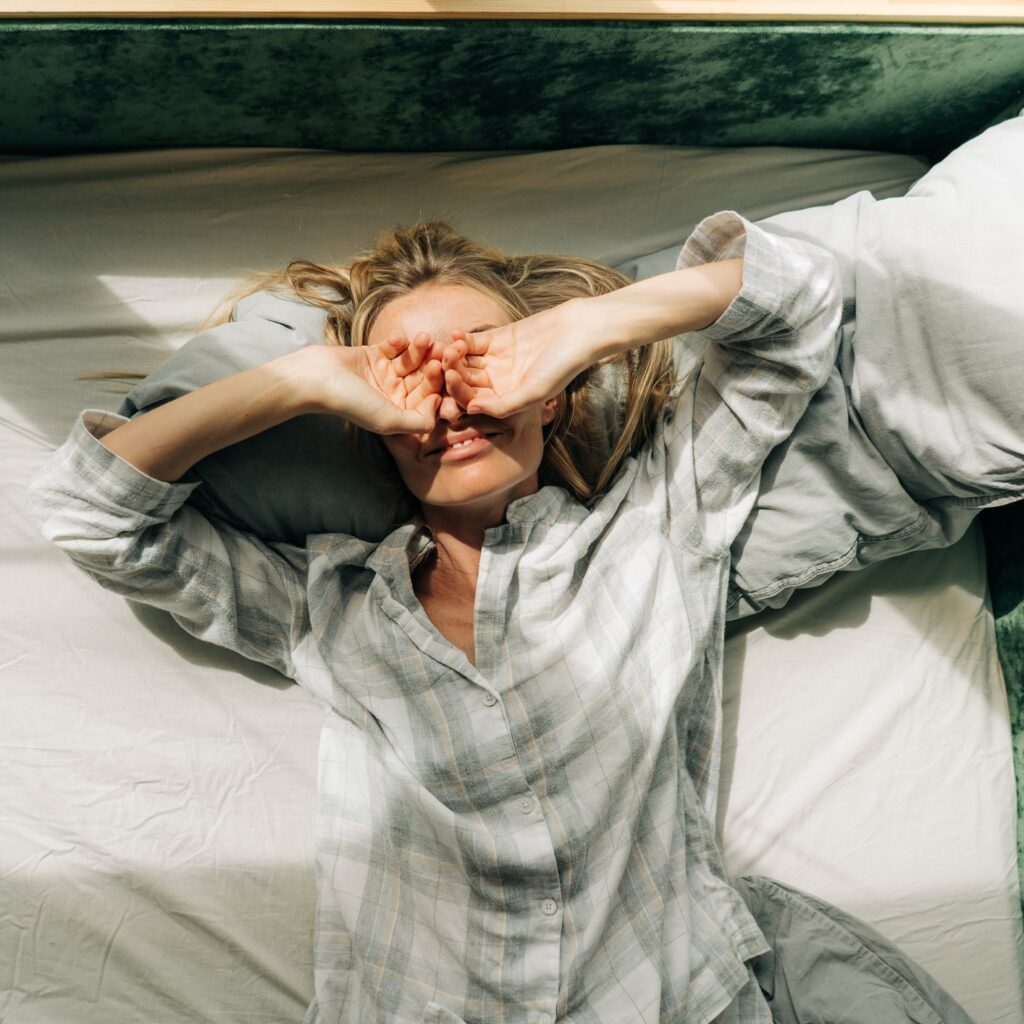 Αυτή είναι η μία συνήθεια που «ρυθμίζει» τον ύπνο σας