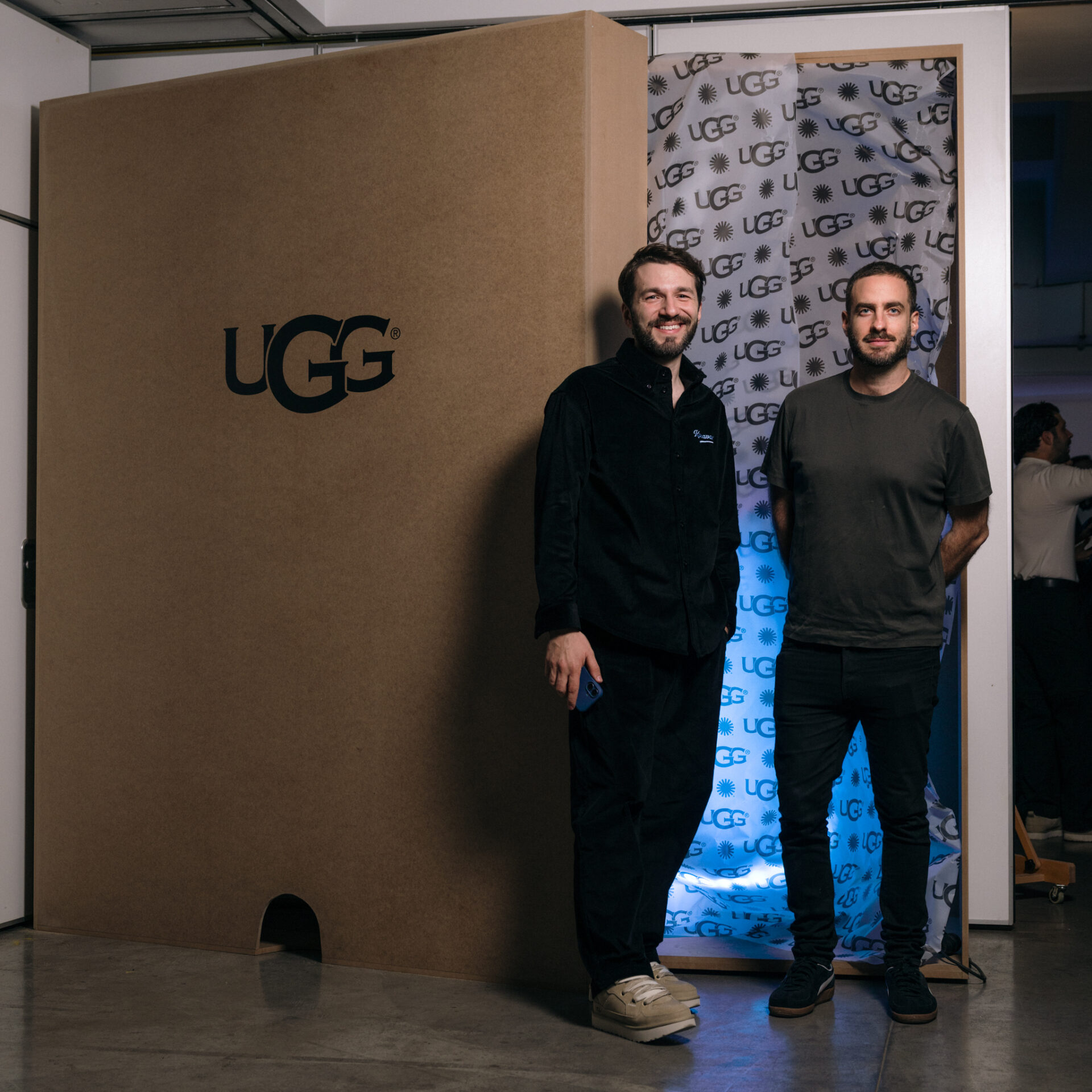 ΘΟΔΩΡΗΣ ΒΟΥΤΣΙΚΑΚΗΣ - TENOR & ΑΝΤΩΝΗΣ ΜΥΛΩΝΑΚΗΣ - FREELANCE WRITER