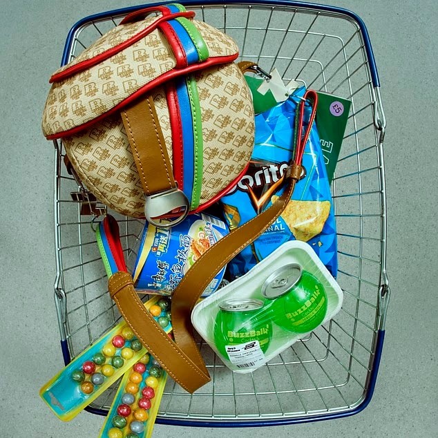 Οι τσάντες BuzzBallz είναι οι νέες Labubu;