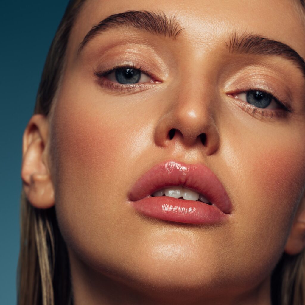 Hydrafacial / Υδροδερμοαπόξεση: Η κορυφαία θεραπεία λάμψης που θα αναδείξει την επιδερμίδα σας πριν τις γιορτές