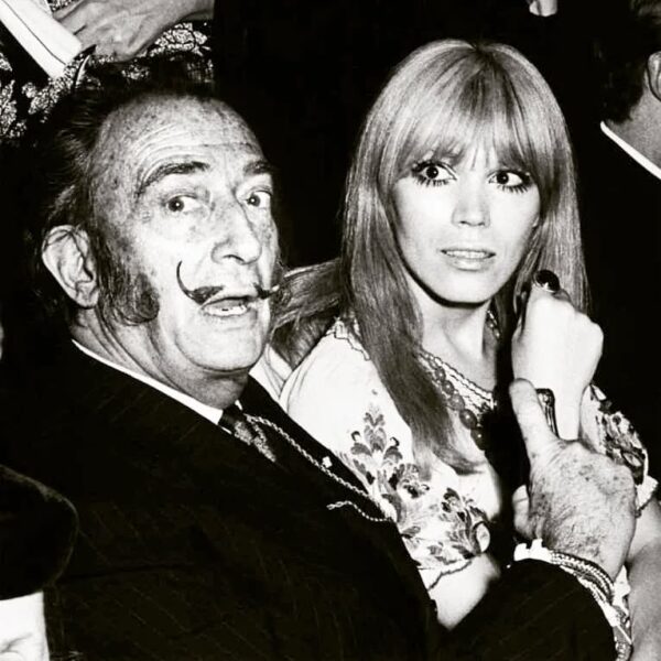 Η Amanda Lear αποκάλυψε έναν άγνωστο πολύκροτο έρωτά της | Ποιος ήταν;