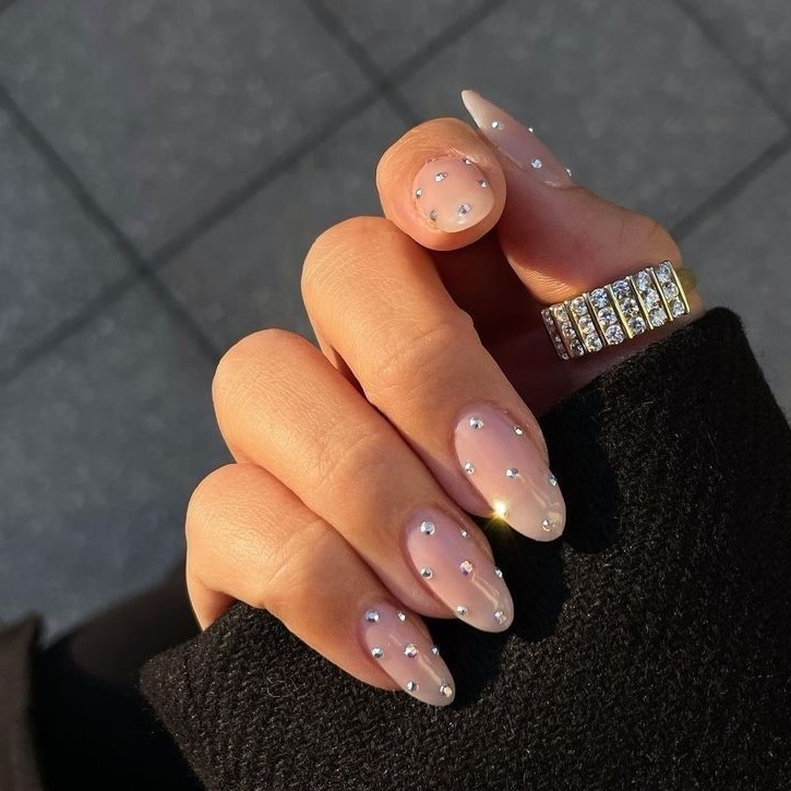 cloud dancer manicure 3