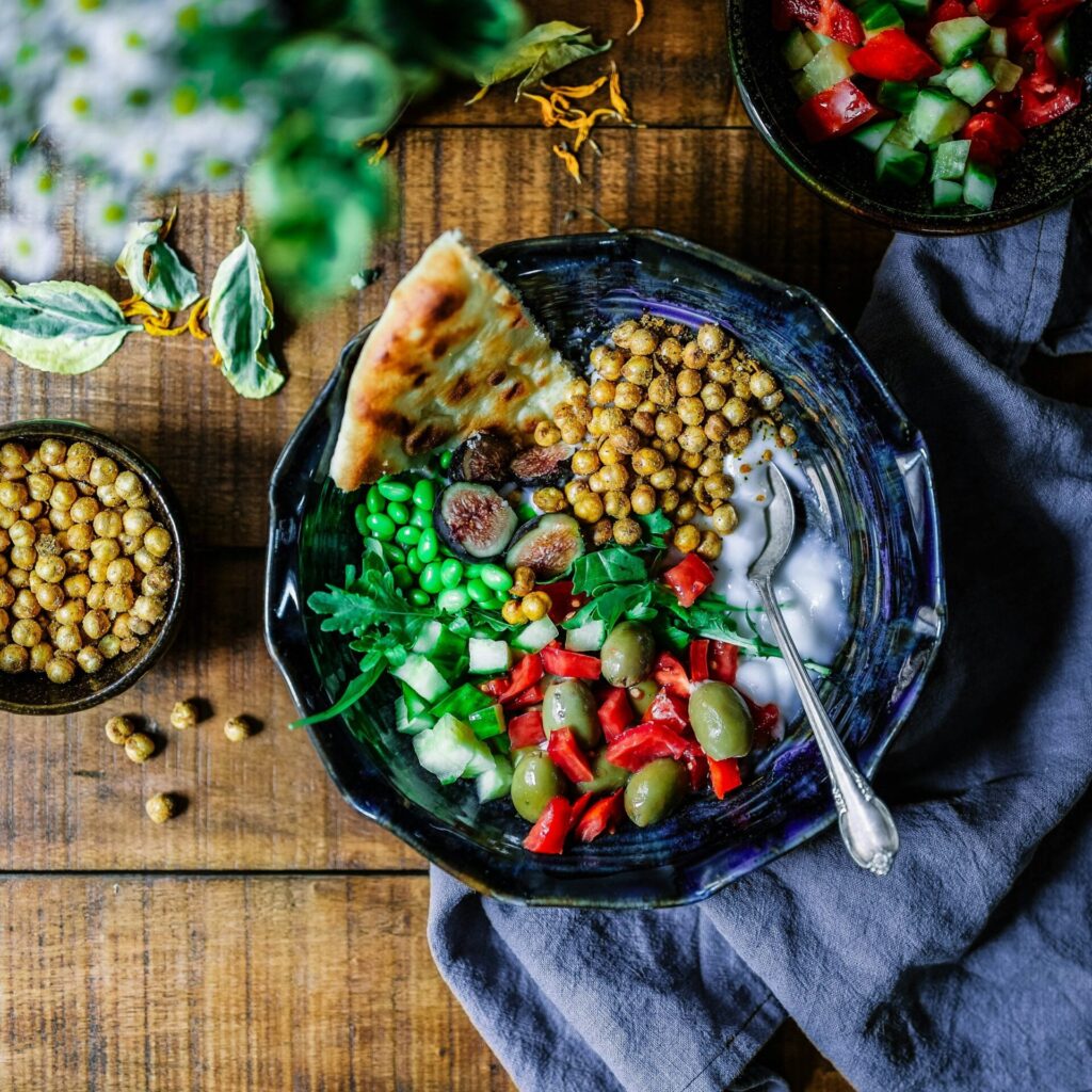 Διατροφικές τάσεις 2026: Δεν αλλάζουν μόνο τι τρώμε αλλά και πώς το απολαμβάνουμε