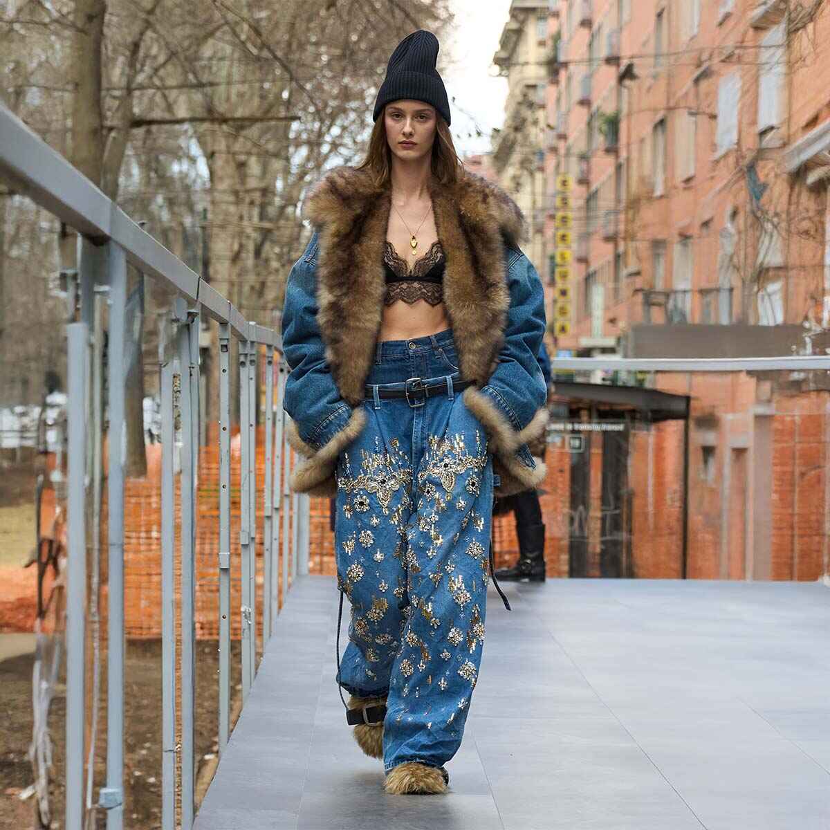 dolce-and-gabbana-women-fall-winter-2025-tzin-stras_2160x3840 (2)