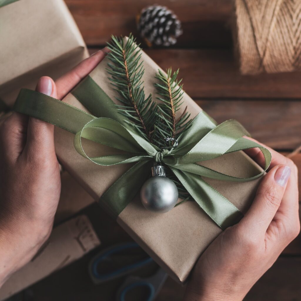 9 πρωτότυπες ιδέες συσκευασίας για να κάνετε statement με τα χριστουγεννιάτικα δώρα σας