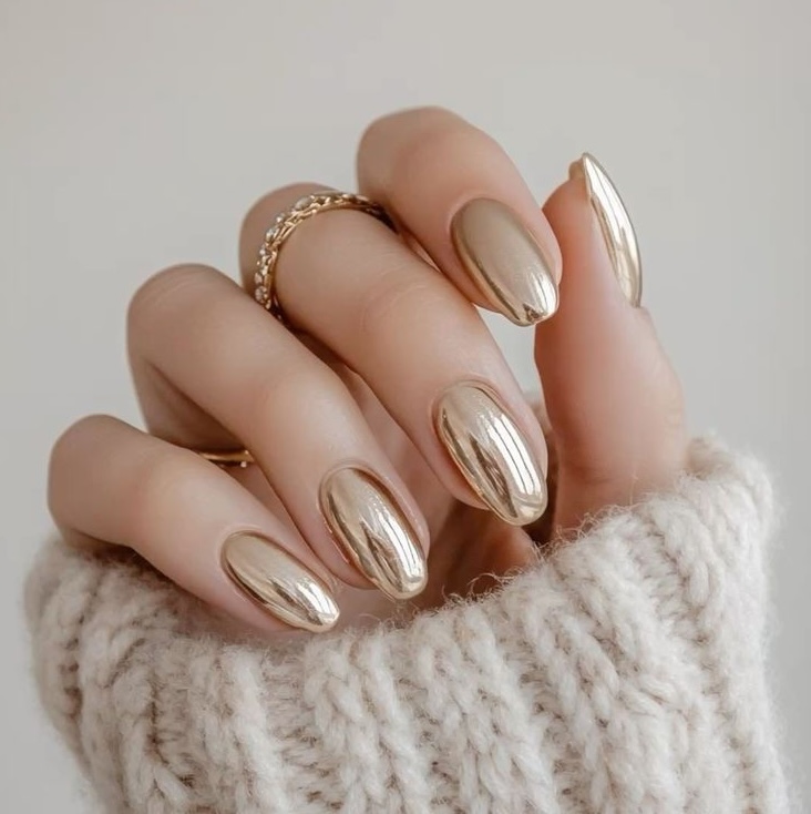 gold almond nails 4