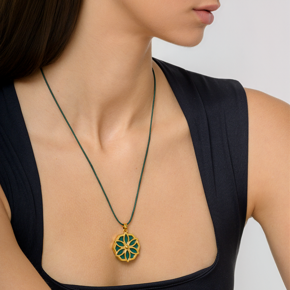 Γούρια 2026: Μοναδικές δημιουργίες Ελλήνων σχεδιαστών για ευτυχία και τύχη