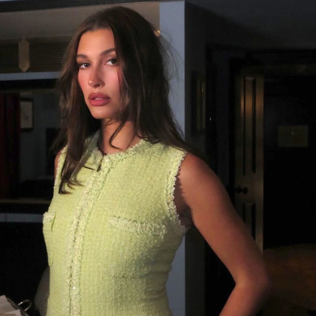 hailey bieber pseytikes fakides 2