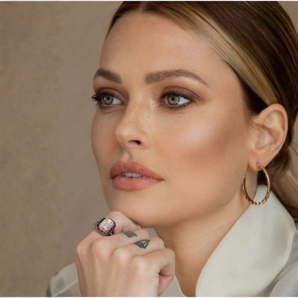 Instant filler: Το ελιξίριο που θα σώσει το μακιγιάζ σας στις γιορτές