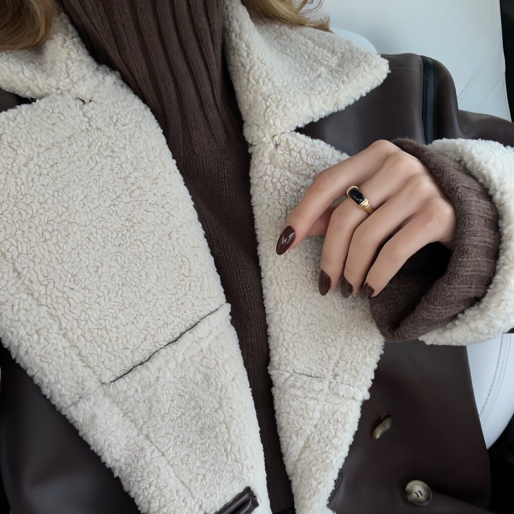 Το καφέ μανικιούρ είναι το νέο μαύρο