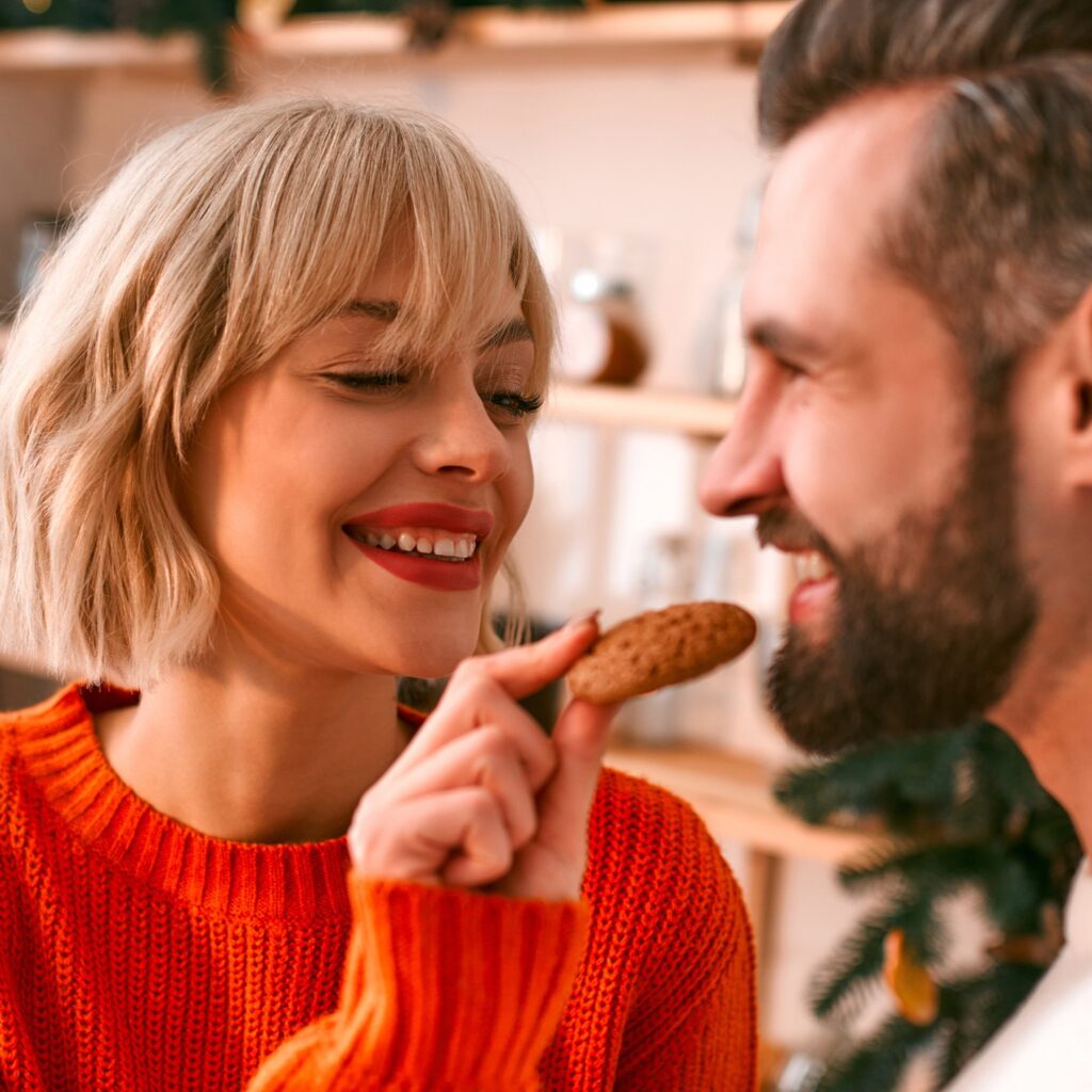Πότε είναι η καλύτερη ώρα να φάτε μελομακάρονα και κουραμπιέδες σύμφωνα με τους ειδικούς;