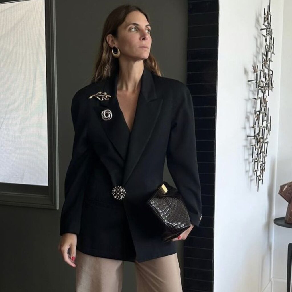 Φορέστε καρφίτσες και αναβαθμίστε τα εορταστικά looks σας