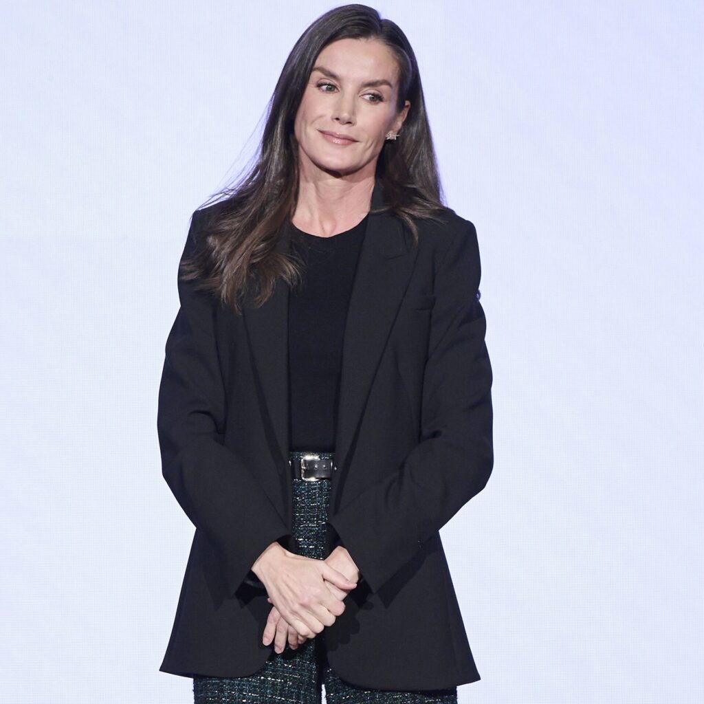 Ανακύκλωση με στιλ: Το tweed look της βασίλισσας Letizia και πώς να το υιοθετήσετε