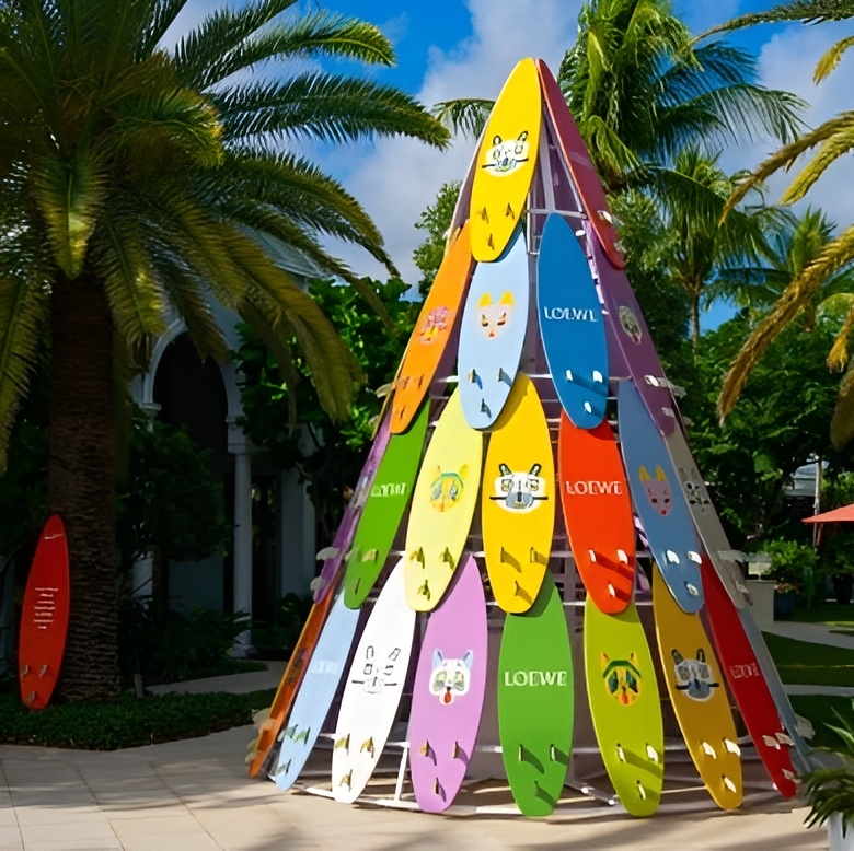 Ο οίκος Loewe παρουσιάζει το χριστουγεννιάτικο δέντρο…αλλιώς