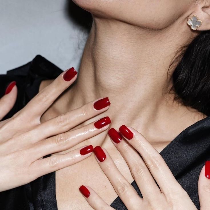 Press on nails: Όταν δεν υπάρχει ραντεβού σε nail salon ούτε για δείγμα