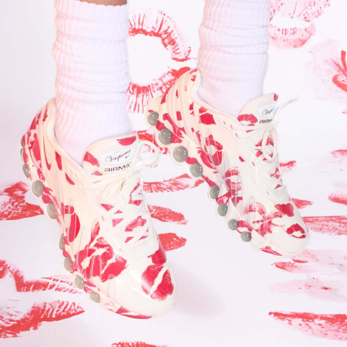_nike-vaquera-lipstick-kiss-air-max-dn8-sneakers (2)