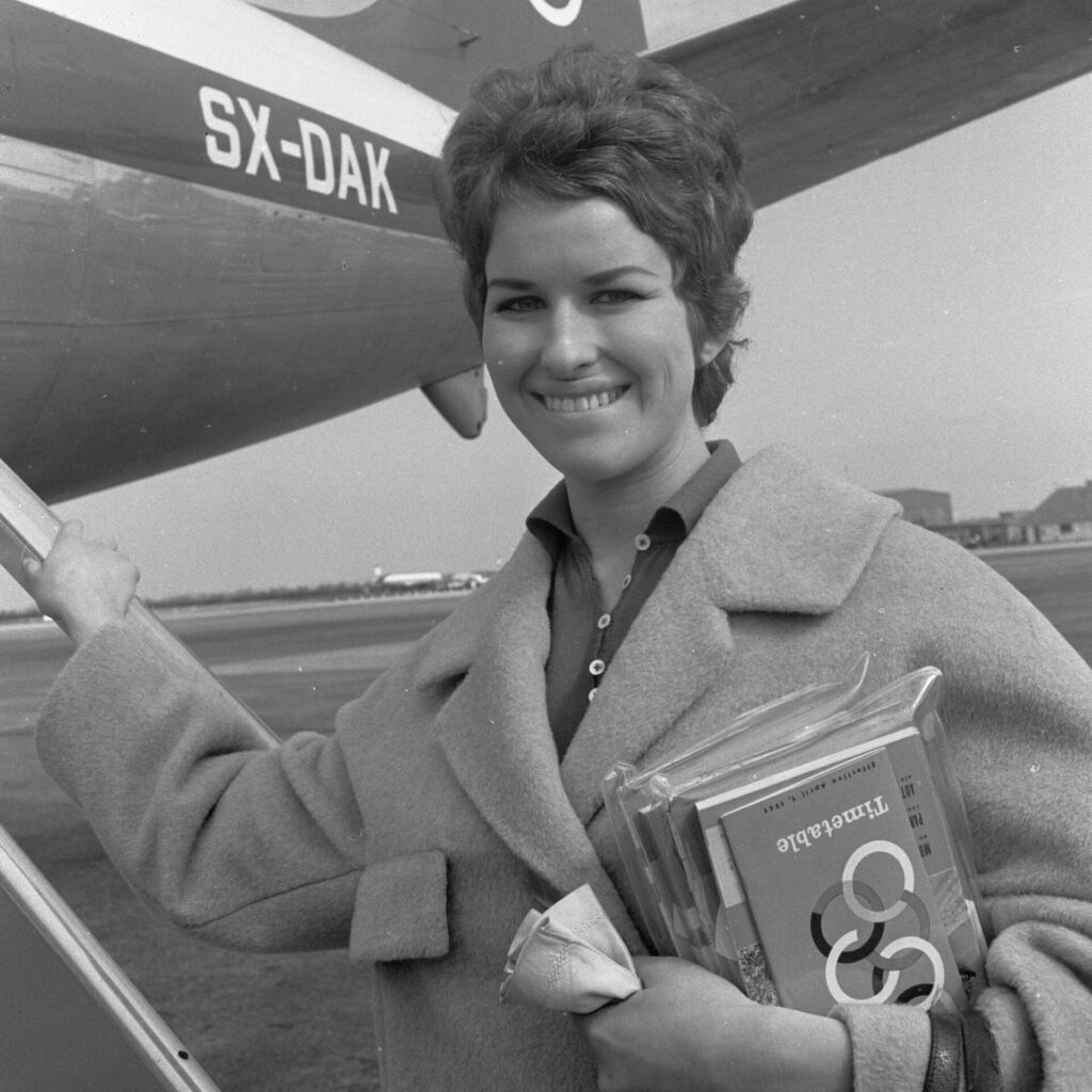 Opening flight of Olympic Airways with comet g.b.v. Schiphol to Athens