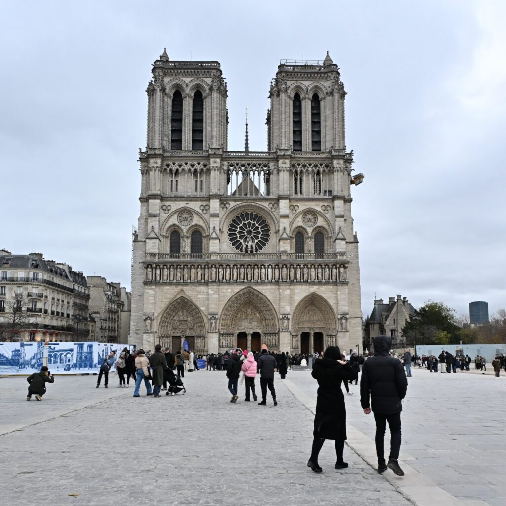 Παναγία των Παρισίων: Δείτε πρώτοι τα νέα βιτρό