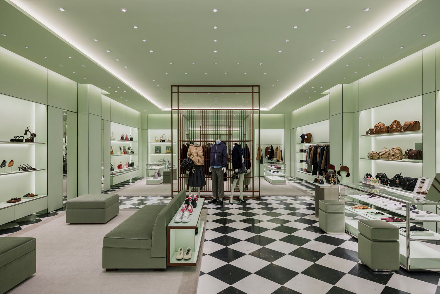 Η ΜΠΟΥΤΙΚ ΤΗΣ PRADA ΣΤΟ ΛΑΣ ΒΕΓΚΑΣ