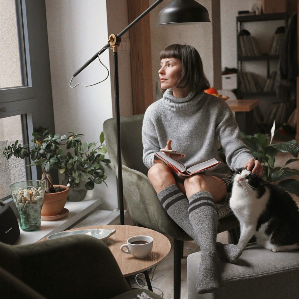 Όσοι αλλάζουν ρούχα μόλις μπουν σπίτι έχουν αυτά τα κοινά χαρακτηριστικά | Τι λέει η επιστήμη