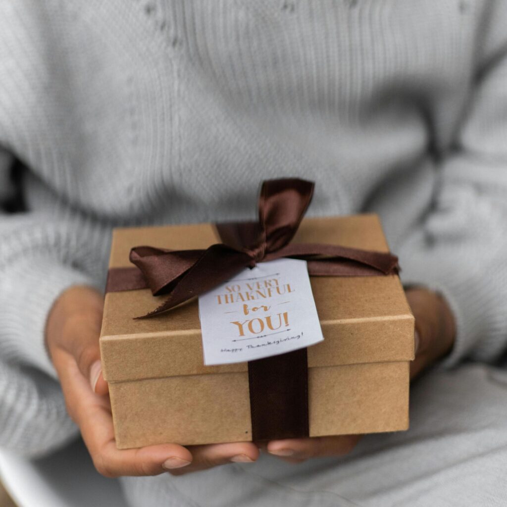 Secret Santa: 5 unisex ιδέες για δώρα ομορφιάς στο γραφείο