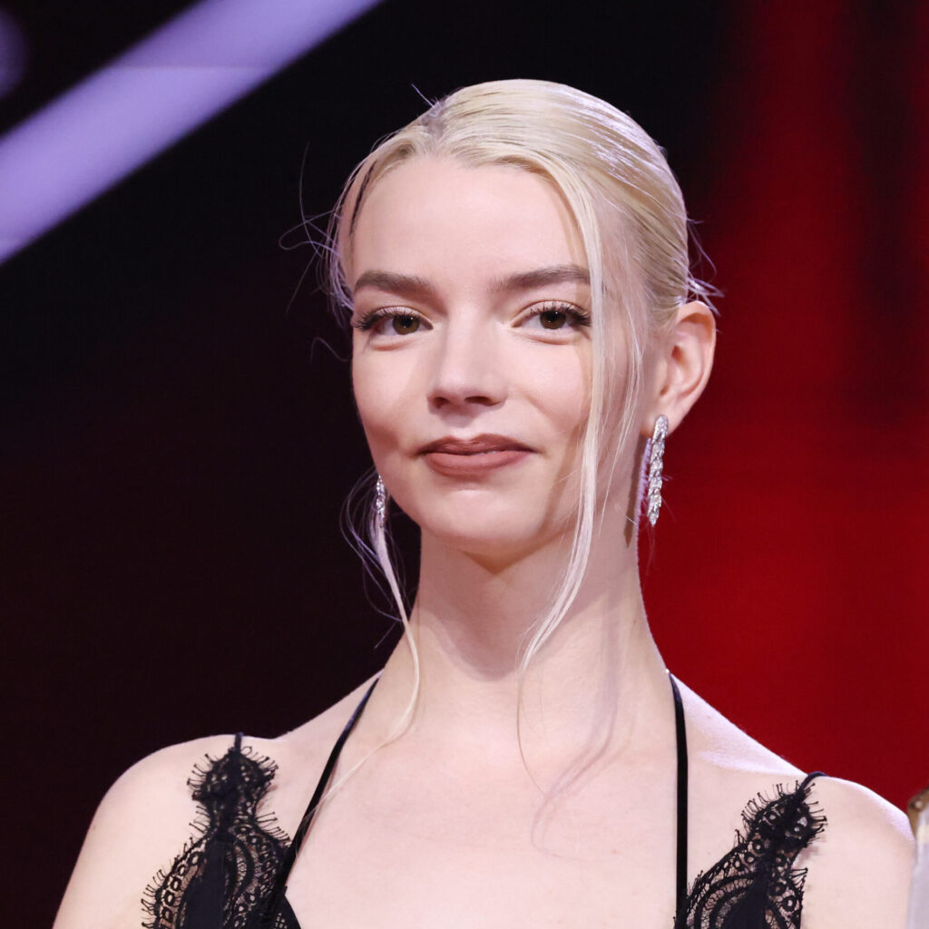 Τερακότα κραγιόν: 5 επιλογές για το απόλυτο χρώμα του χειμώνα