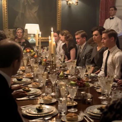 Τι συζητούν στο τραπέζι οι πλούσιες οικογένειες;