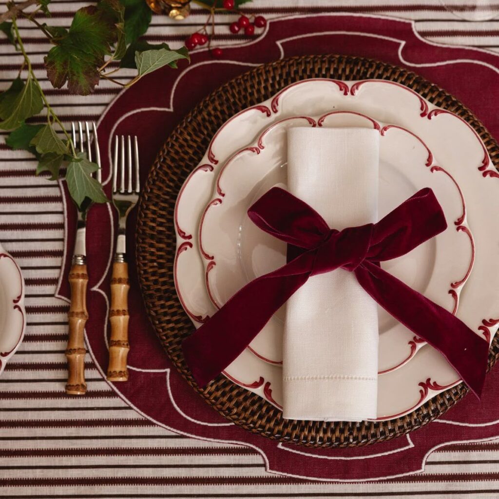 6 λάθη στο στρώσιμο του Χριστουγεννιάτικου τραπεζιού που καλό είναι να αποφύγετε φέτος