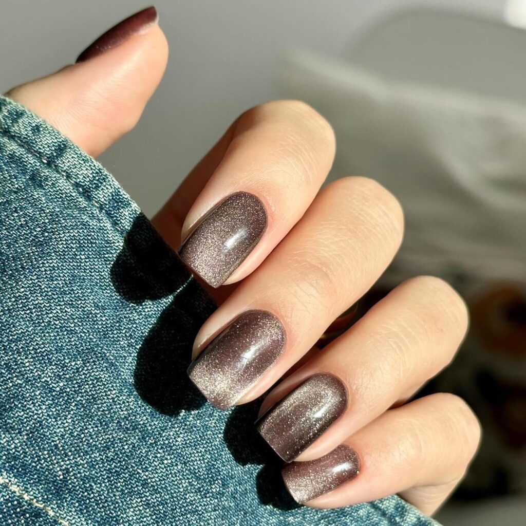 Velvet nails: Το trend που σαρώνει τα social media