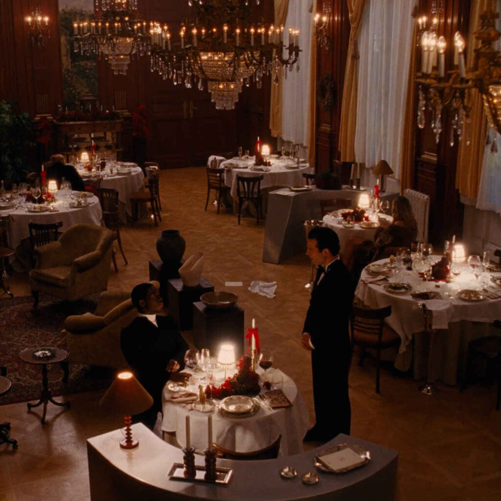 Ποιος είναι ο μυστηριώδης επισκέπτης του Zara;