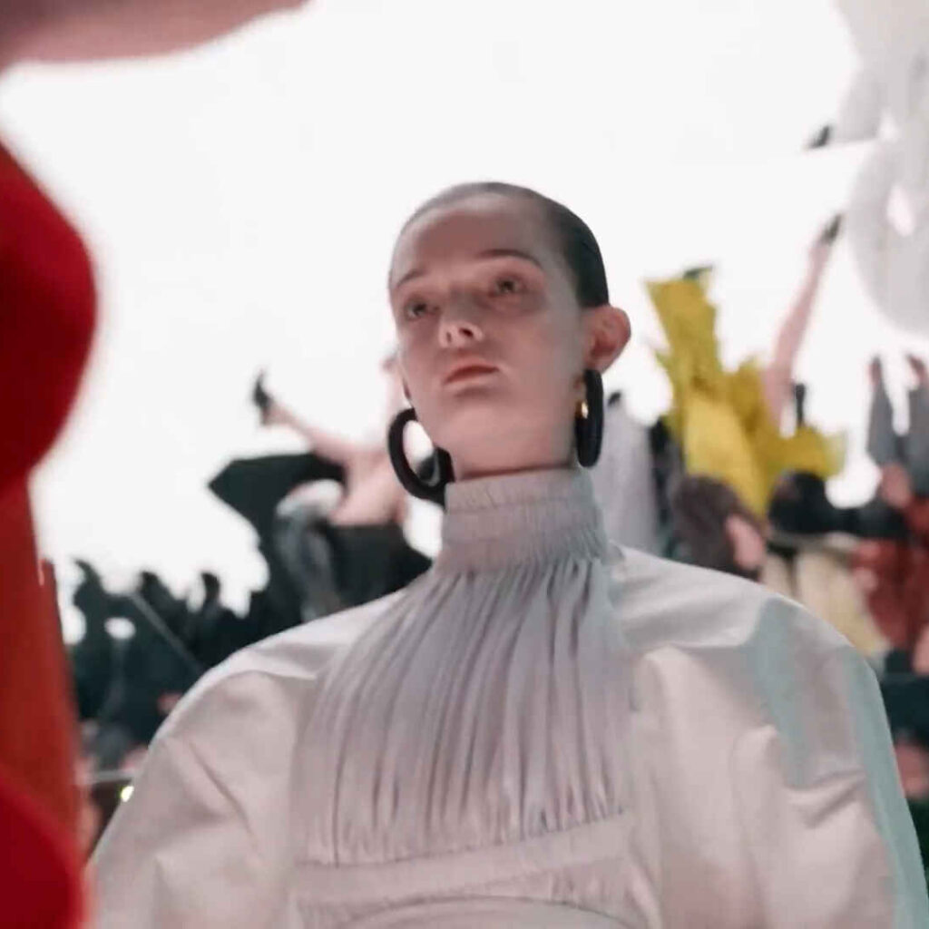 Alaïa: Τα ρούχα που κλαίνε