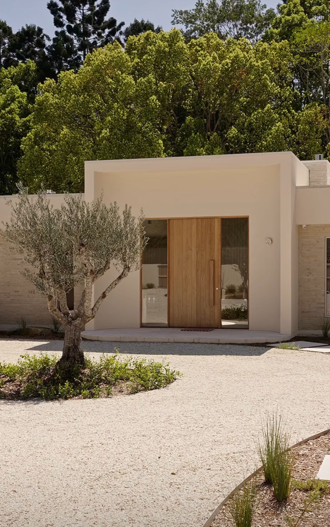 κανελα εξωπορτα