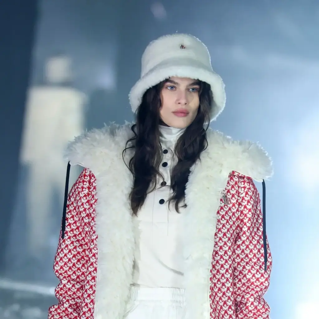 Ανθή Φακιδάρη: Η Περιστεριώτισσα που κατέκτησε τις Άλπεις και μπήκε στο Tatler