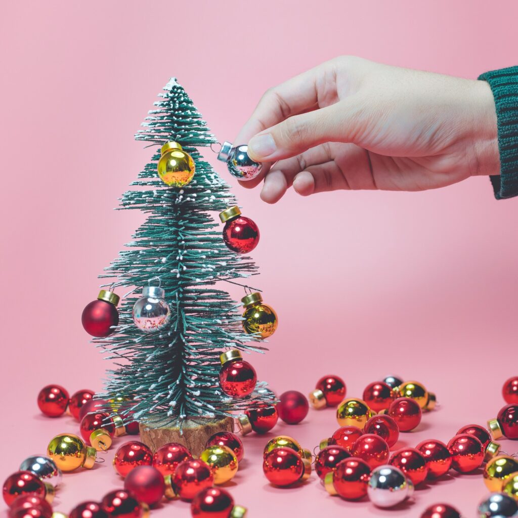 Δεν ξεστολίσατε ακόμη; Τι δείχνει αυτό για την ψυχολογία σας