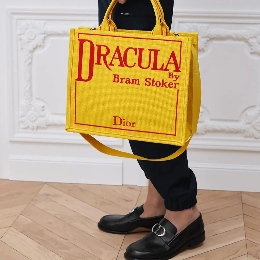 Ο Δράκουλας κρατούσε Dior