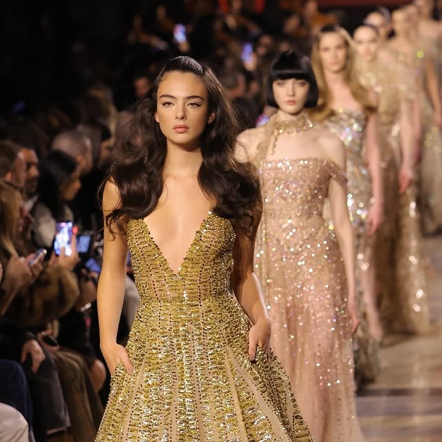 Elie Saab: Οι χρυσές καλοκαιρινές νύχτες των ’70s