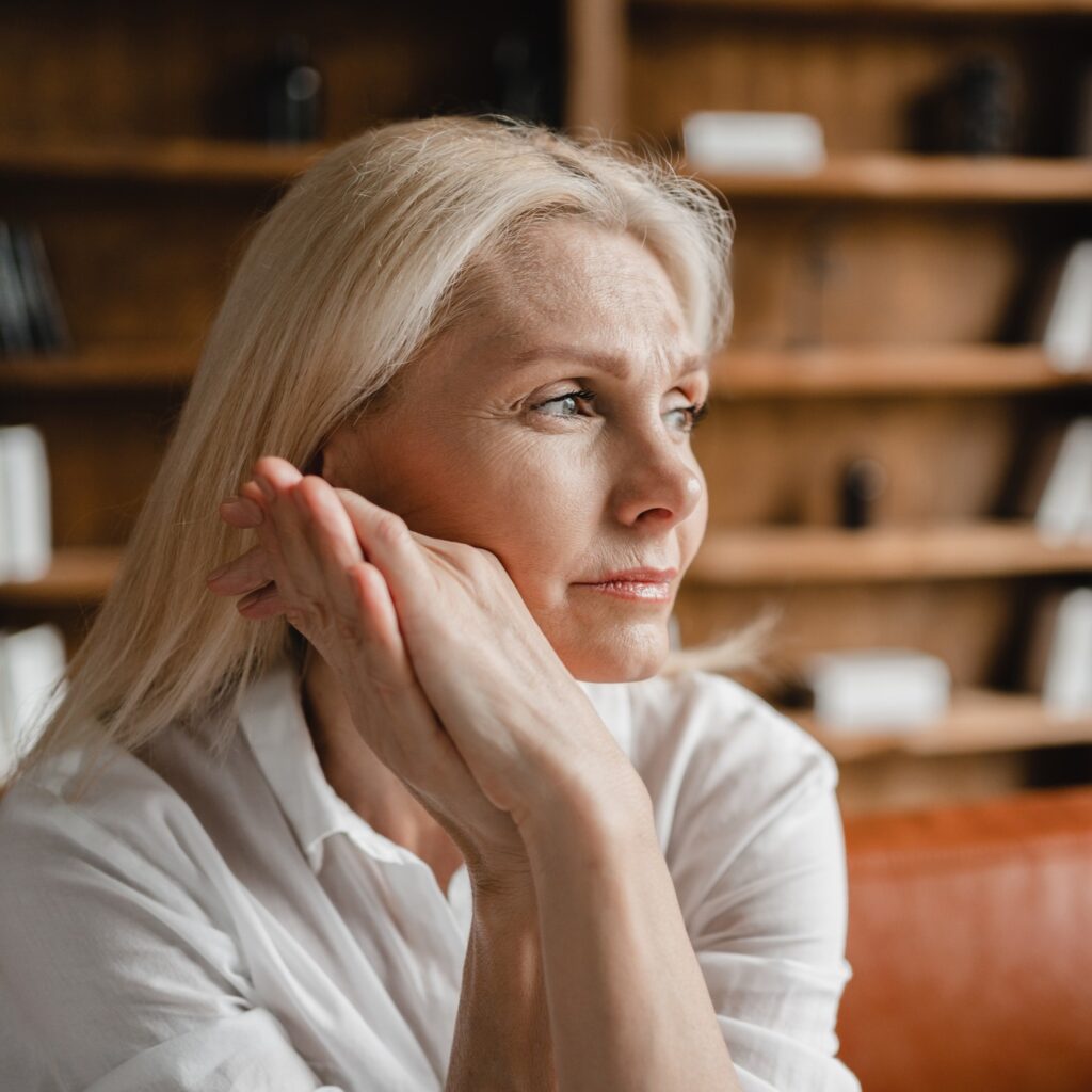 Νέα μελέτη σοκ: Η εμμηνόπαυση αλλάζει τον εγκέφαλο και επηρεάζει την ψυχική υγεία