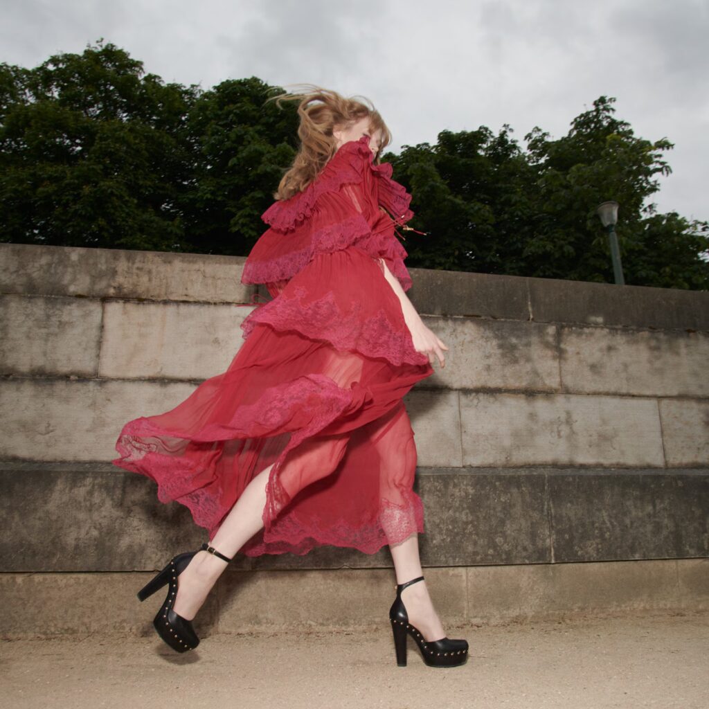 Νew romantic-bohemian: Υιοθετήστε το look της γυναίκας Chloé με κομμάτια από 20 ευρώ