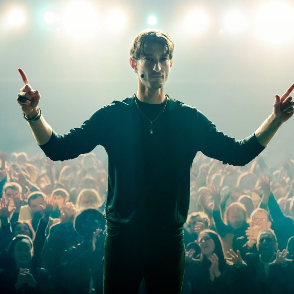 Από την αυτοβελτίωση στη χειραγώγηση: Οι πιο επικίνδυνοι “μέντορες” της οθόνης