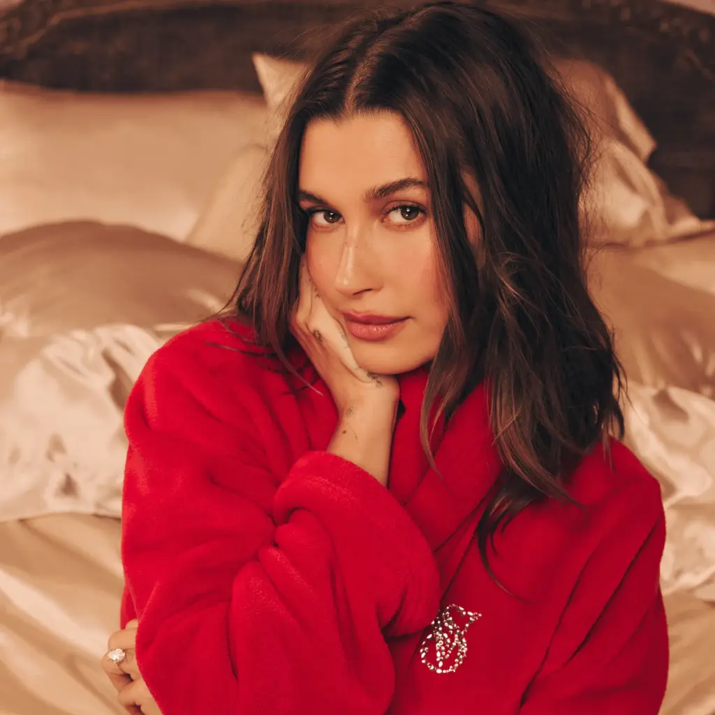 hailey-bieber-victorias-secret-11-1