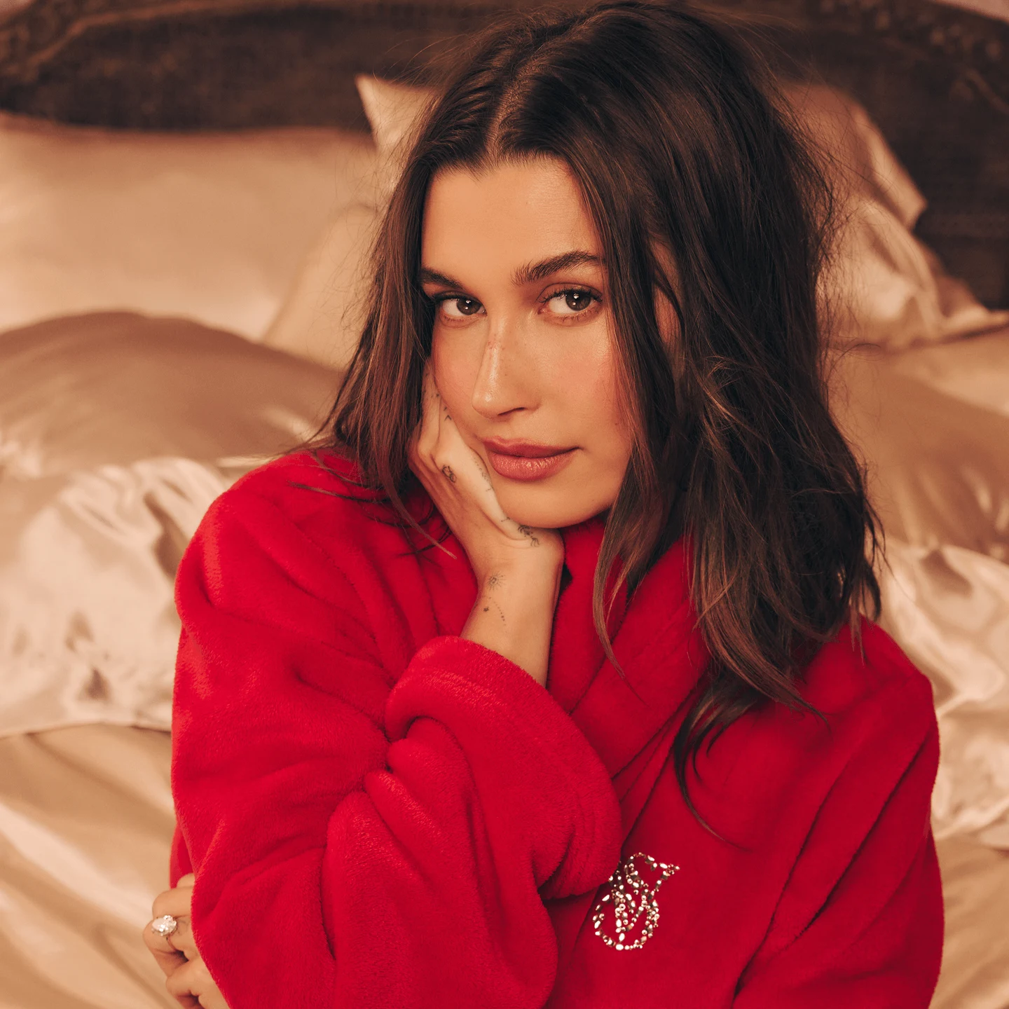 hailey-bieber-victorias-secret-11-1