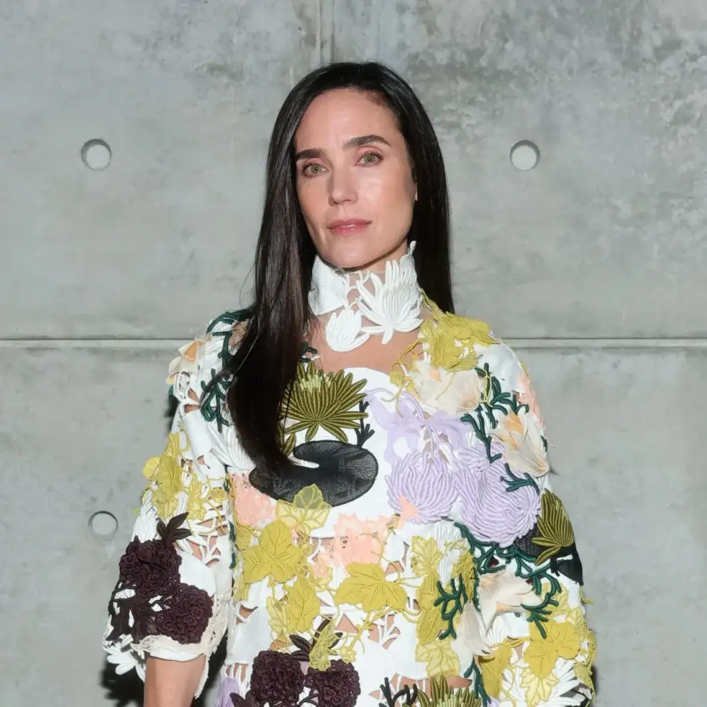 Jennifer Connelly και Louis Vuitton παραδίδουν μαθήματα απόλυτης χλιδής μέσα στο σπίτι