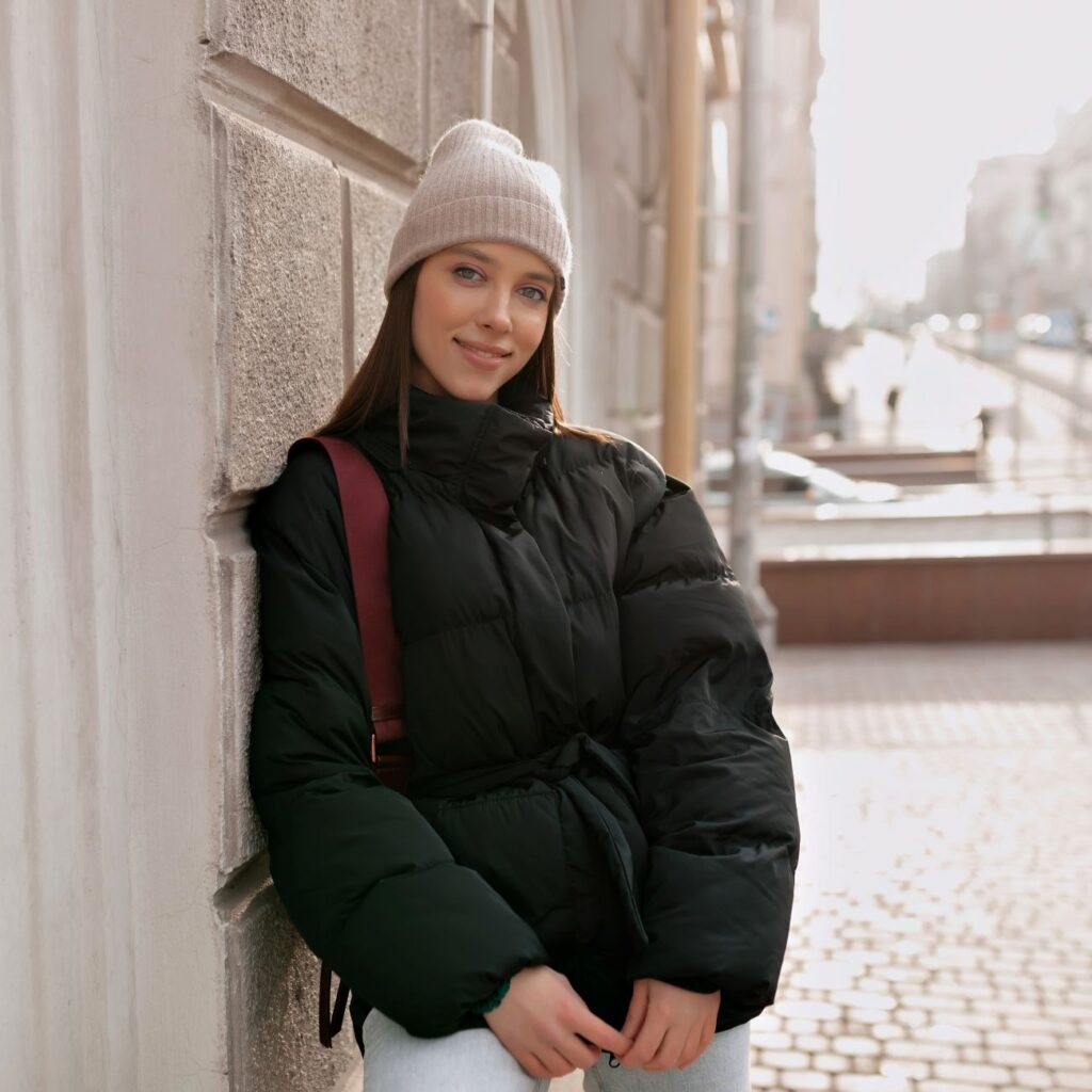 Πώς να καθαρίσετε το puffer jacket στο σπίτι χωρίς να χάσει τη φόρμα του