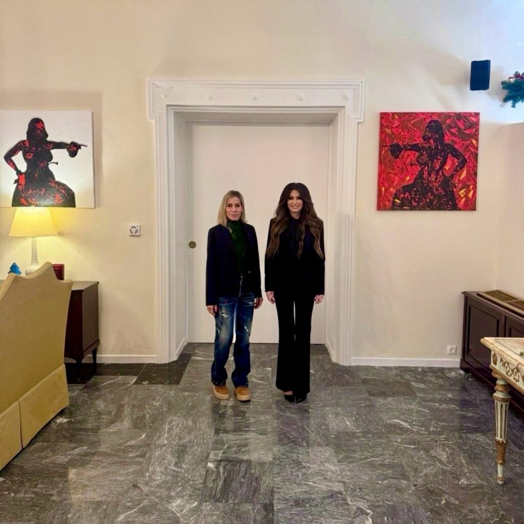 Χριστίνα Λάππα: Η Μπουμπουλίνα “εισβάλει” στην κατοικία της Kimberly Guilfoyle