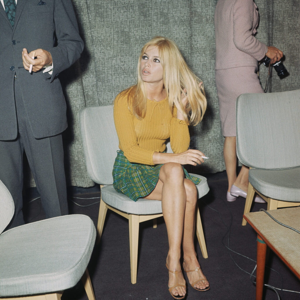 Ο μύθος της μίνι φούστας: Ποιος την “εφηύρε” τελικά;