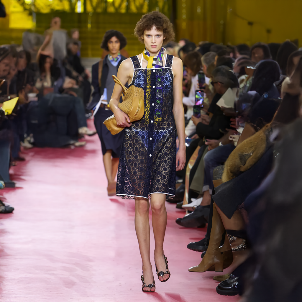 miu-miu-taseis-esorouxa_2560x4552